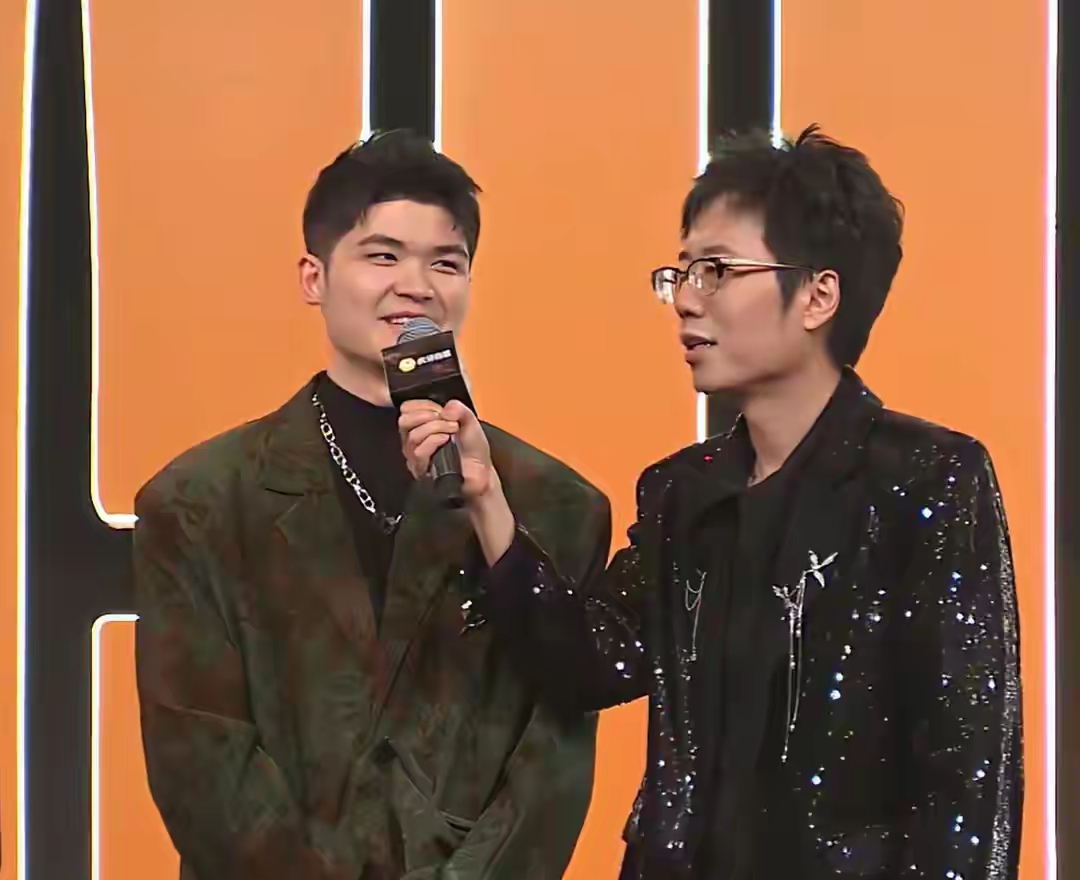 Uzi迎来七赛季出色发挥，G2观众热烈欢呼！